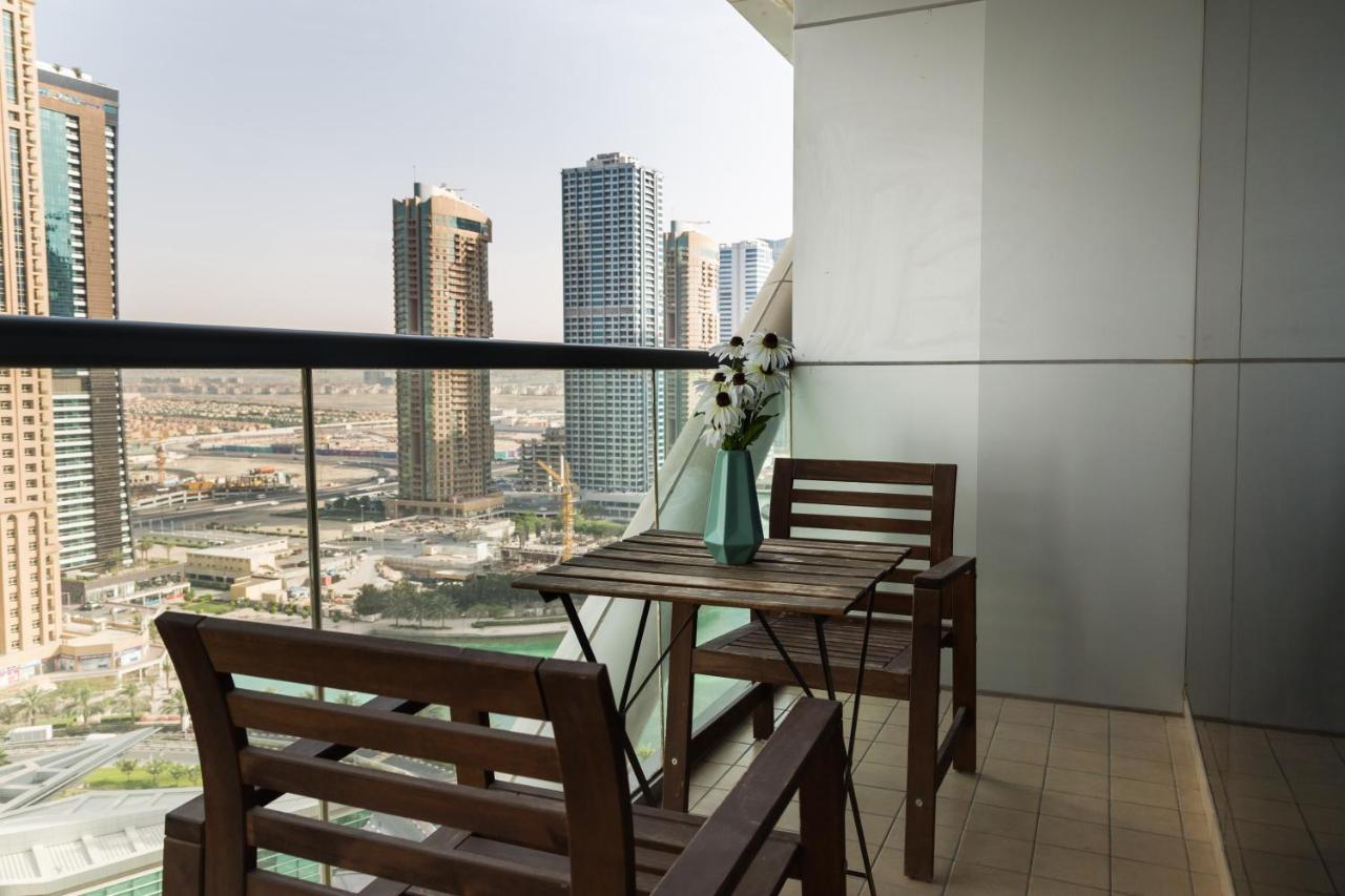 Higuests - Cozy Studio With Panoramic Views On The Lake Lägenhet Dubai Exteriör bild